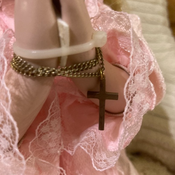 Vintage Praying Porcelain Girl Doll - Pink Gown, Kneeling, Rosary - Picture 4 of 13